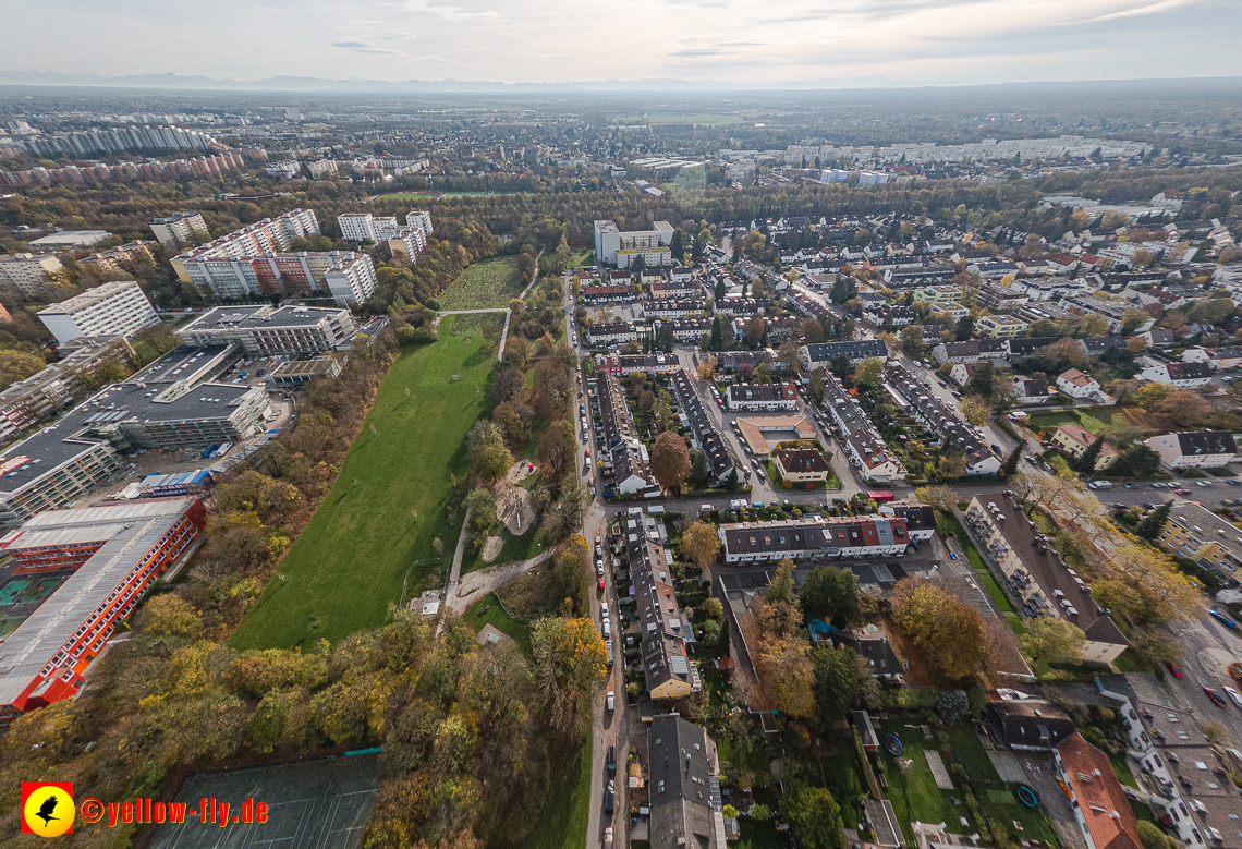 03.11.2022 -  Ostparksee mit Umgebung in Neuperlach